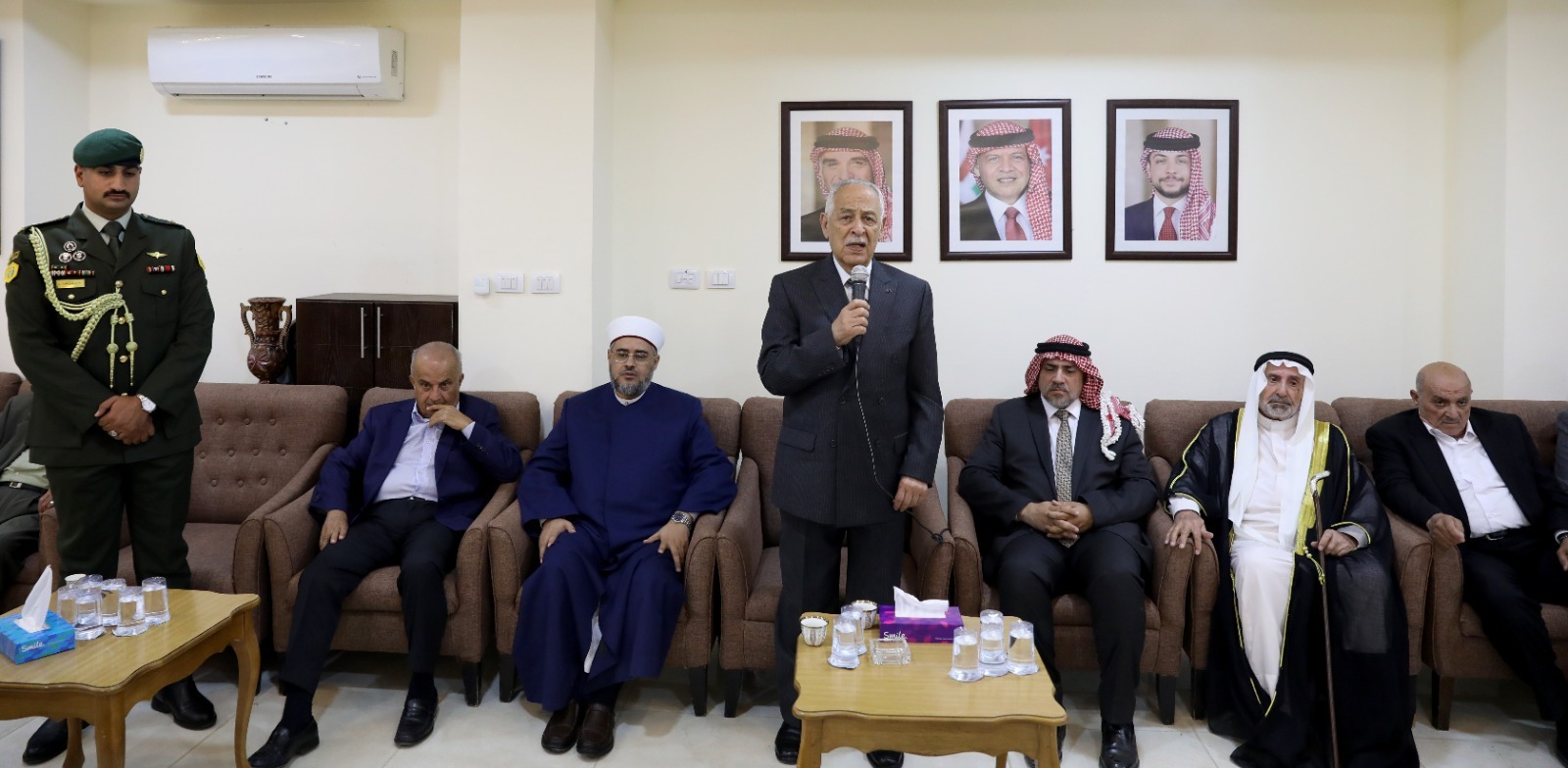 مندوبا عن الملك وولي العهد. العيسوي يعزي: بني خالد والمحارمة والعربيات والخليفات والخشمان والعدينات