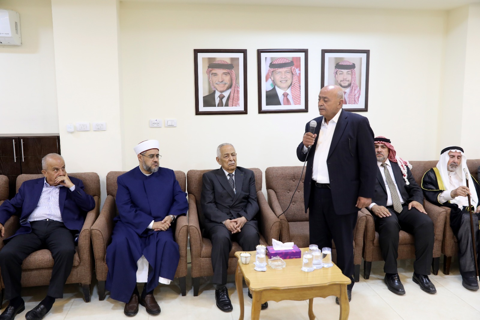 مندوبا عن الملك وولي العهد. العيسوي يعزي: بني خالد والمحارمة والعربيات والخليفات والخشمان والعدينات