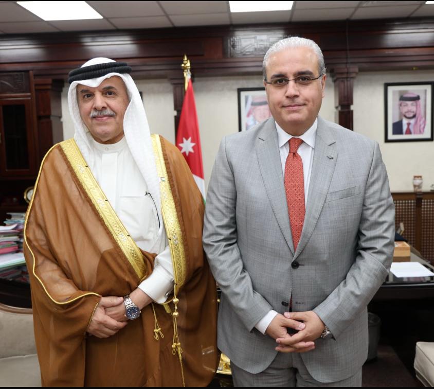 صورة حول : خلال لقاء "سفراء الكويت والبحرين".. البدور: تفعيل مكاتب استقبال المرضى وعمل شراكات مع مصانع الادوية الأردنية خلال لقاء "سفراء الكويت والبحرين".. البدور: تفعيل مكاتب استقبال المرضى وعمل شراكات مع مصانع الادوية الأردنية