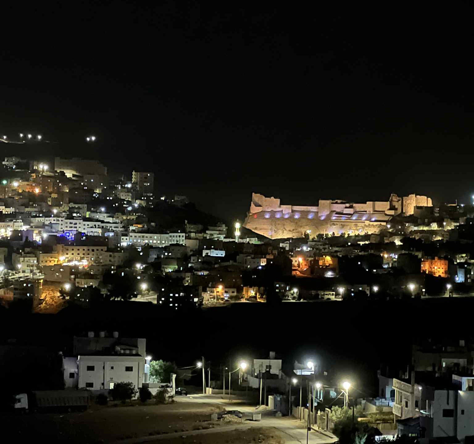 صورة حول : ديوان أبناء الكرك – عمّان يشيد بخطاب جلالة الملك ديوان أبناء الكرك – عمّان يشيد بخطاب جلالة الملك