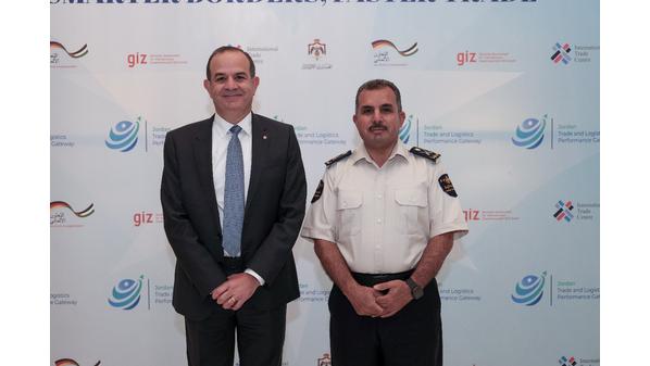صورة حول : إطلاق بوابة التجارة والأداء اللوجستي لتعزيز تنافسية الأردن إطلاق بوابة التجارة والأداء اللوجستي لتعزيز تنافسية الأردن