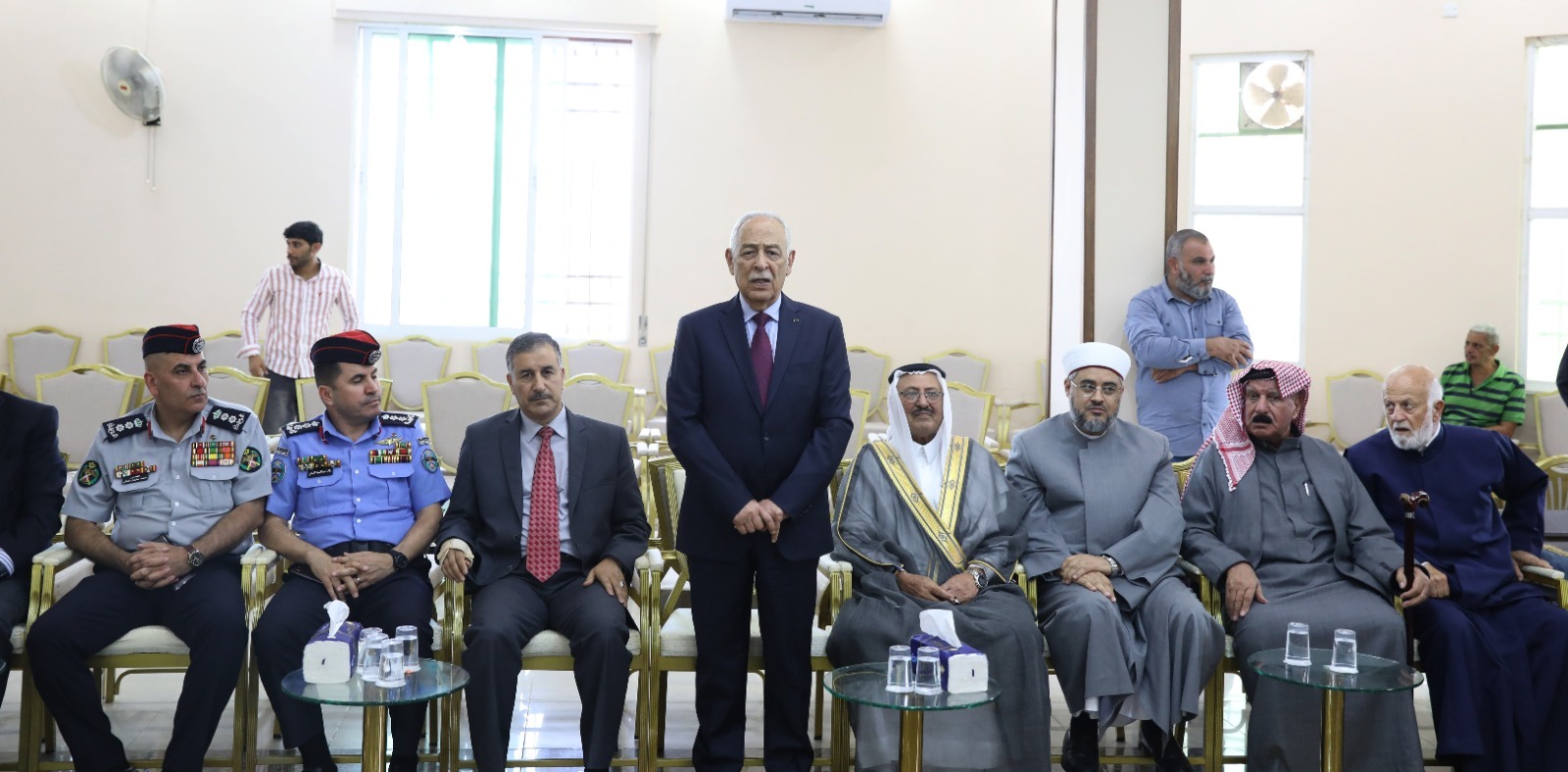 صورة حول : مندوبا عن الملك وولي العهد. العيسوي يعزي عشيرة الياصجين مندوبا عن الملك وولي العهد. العيسوي يعزي عشيرة الياصجين