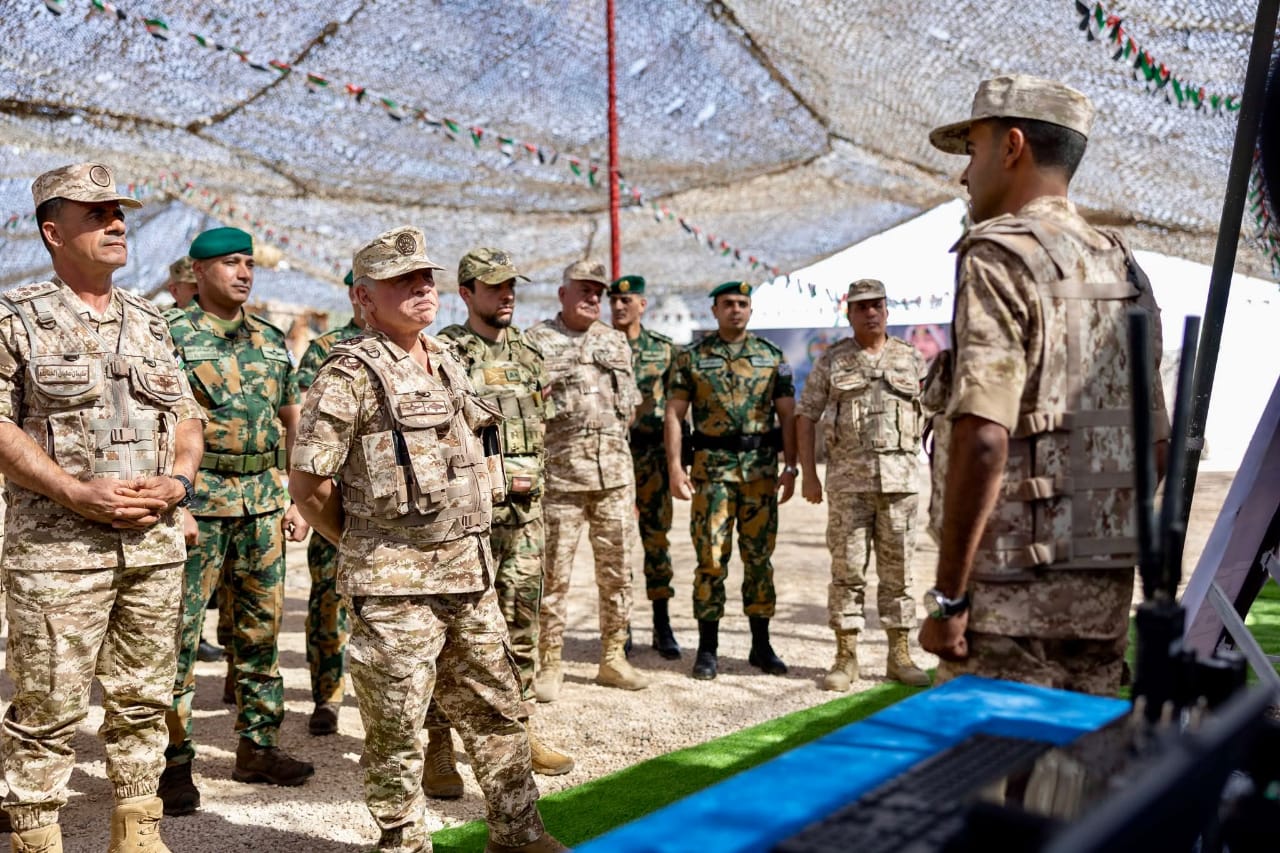 صورة حول : الملك وولي العهد يتابعان تمرين "درع السماء" للدفاع الجوي الملكي الملك وولي العهد يتابعان تمرين "درع السماء" للدفاع الجوي الملكي