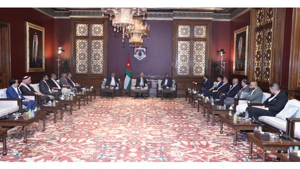 رئيس الديوان الملكي يؤكد استمرار الأردن في مسيرة التحديث"صور"