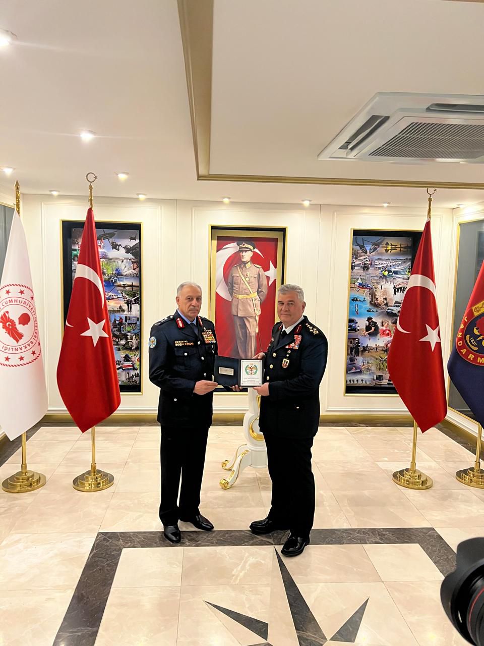 صورة حول : مدير الأمن العام يشارك في معرض معدات الأمن الداخلي في أنقرة"صورة" مدير الأمن العام يشارك في معرض معدات الأمن الداخلي في أنقرة"صورة"