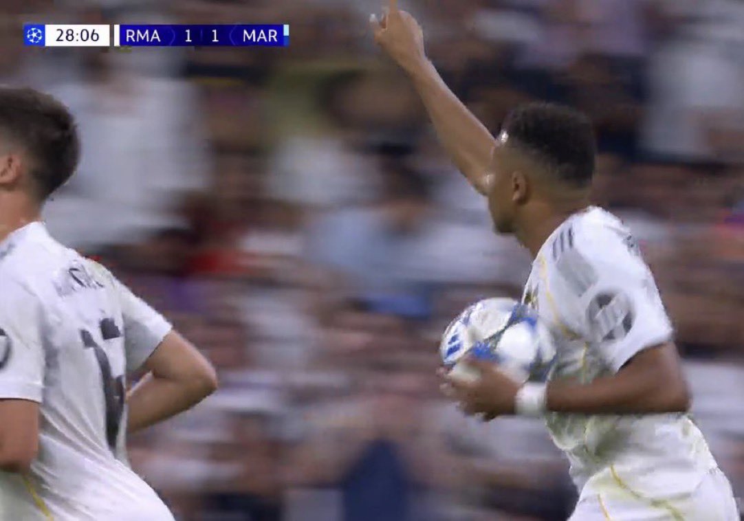 مبابي يسجل ويصبح ثالث أفضل الفرنسيين في أوروبا"صور"