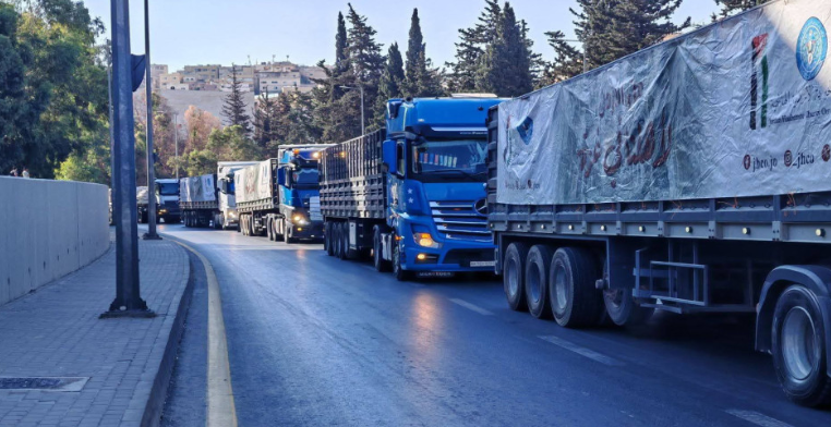 35 شاحنة مساعدات أردنية تدخل غزة و41 شاحنة ضمن قافلة أردنية قطرية تصل سوريا