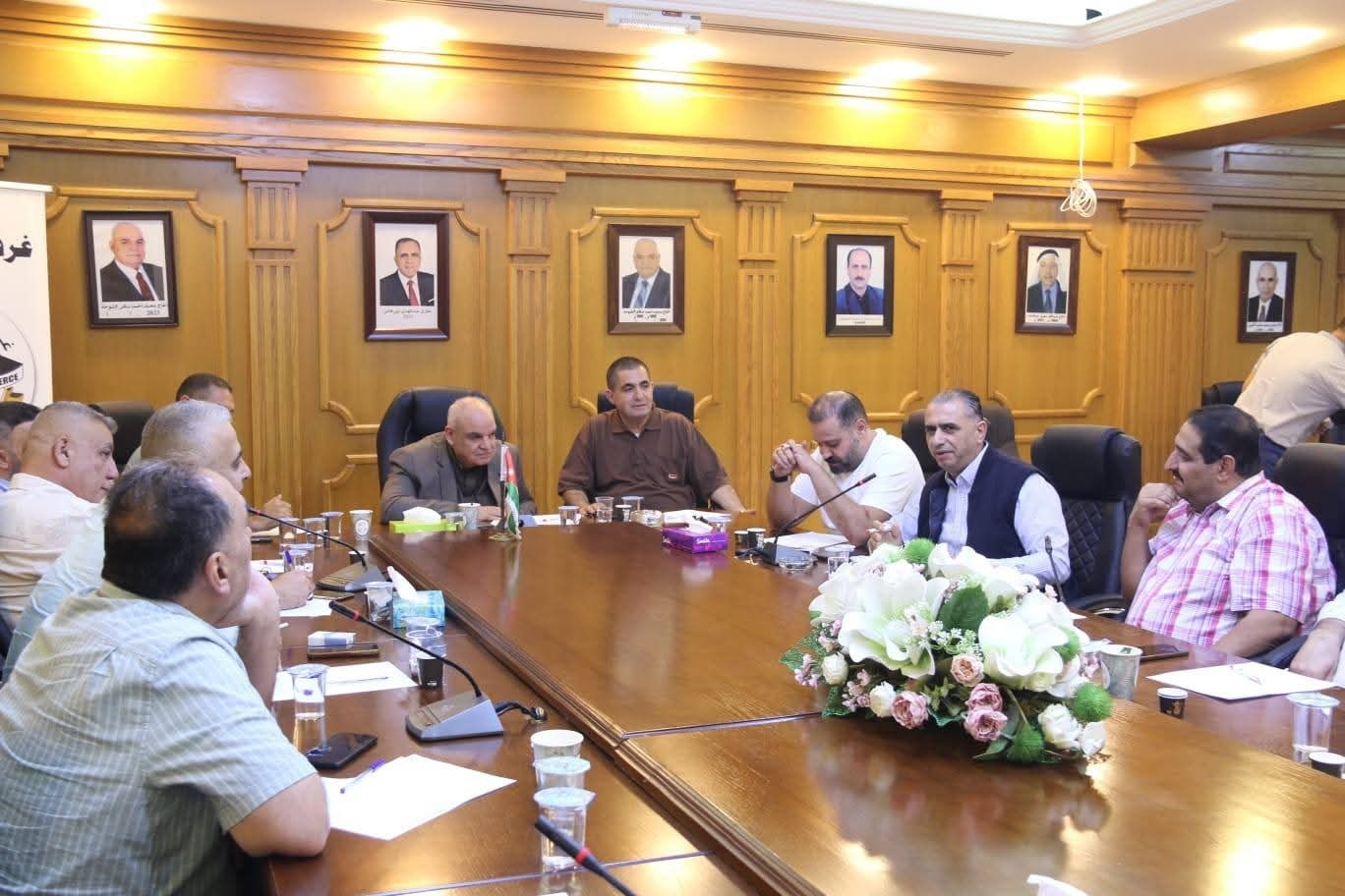 صورة حول : غرفة تجارة إربد تبحث تخفيض كلف الطاقة على القطاع التجاري غرفة تجارة إربد تبحث تخفيض كلف الطاقة على القطاع التجاري