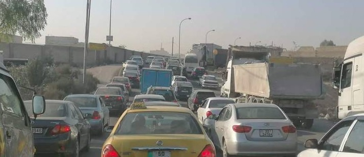 صورة حول : حادث سير يتسبب بازدحام على أوتوستراد الزرقاء باتجاه عمّان حادث سير يتسبب بازدحام على أوتوستراد الزرقاء باتجاه عمّان