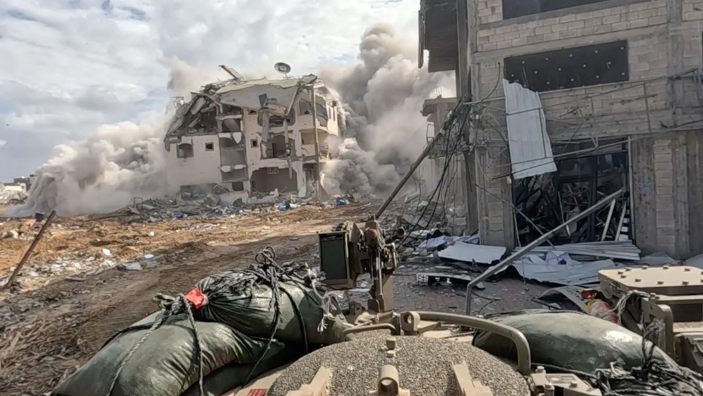 صورة حول : عاجل| اشتباكات عنيفة بين المقاومة وقوات الاحتلال في خانيونس عاجل| اشتباكات عنيفة بين المقاومة وقوات الاحتلال في خانيونس