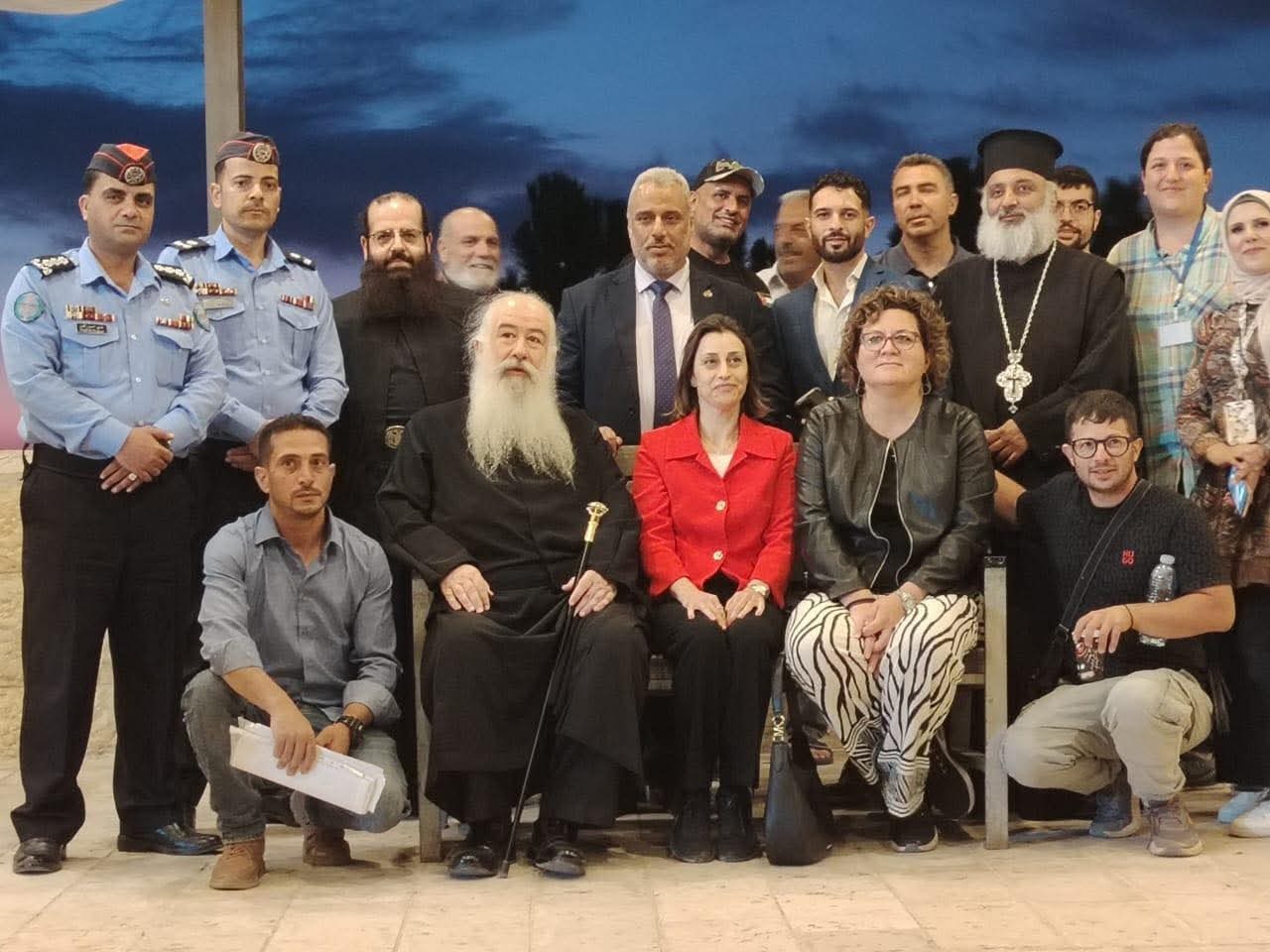 صورة حول : مدير آثار الأردن والسفيرة اليونانية يطلعون على أعمال الترميم في مار إلياس وقلعة عجلون مدير آثار الأردن والسفيرة اليونانية يطلعون على أعمال الترميم في مار إلياس وقلعة عجلون