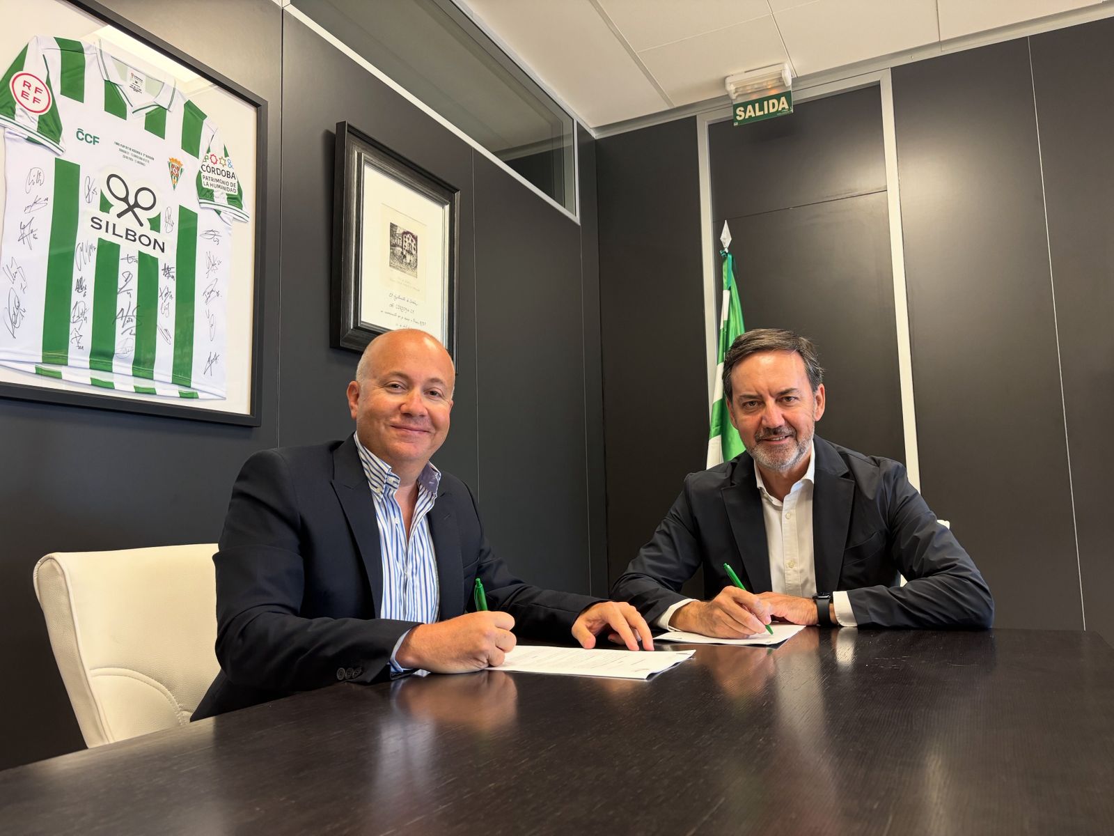 نادي عمّان ف سي يوقّع اتفاقية شراكة استراتيجية مع نادي قرطبة الإسباني