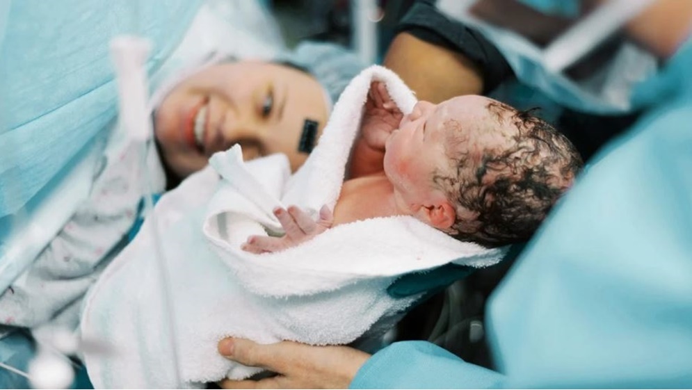 الصحة المصرية تُلزم المستشفيات الخاصة بإجراءات جديدة للحد من العمليات القيصرية