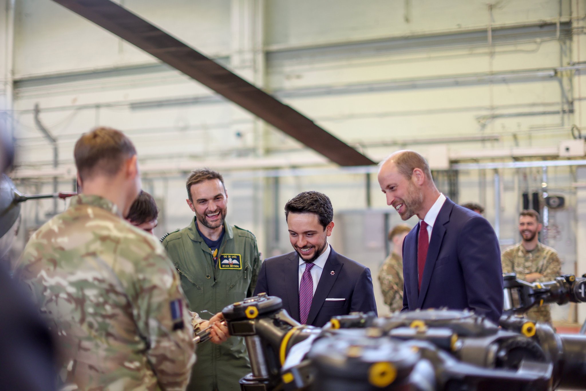 عاجل | ولي العهد والأمير ويليام يزوران قاعدة بنسون في بريطانيا