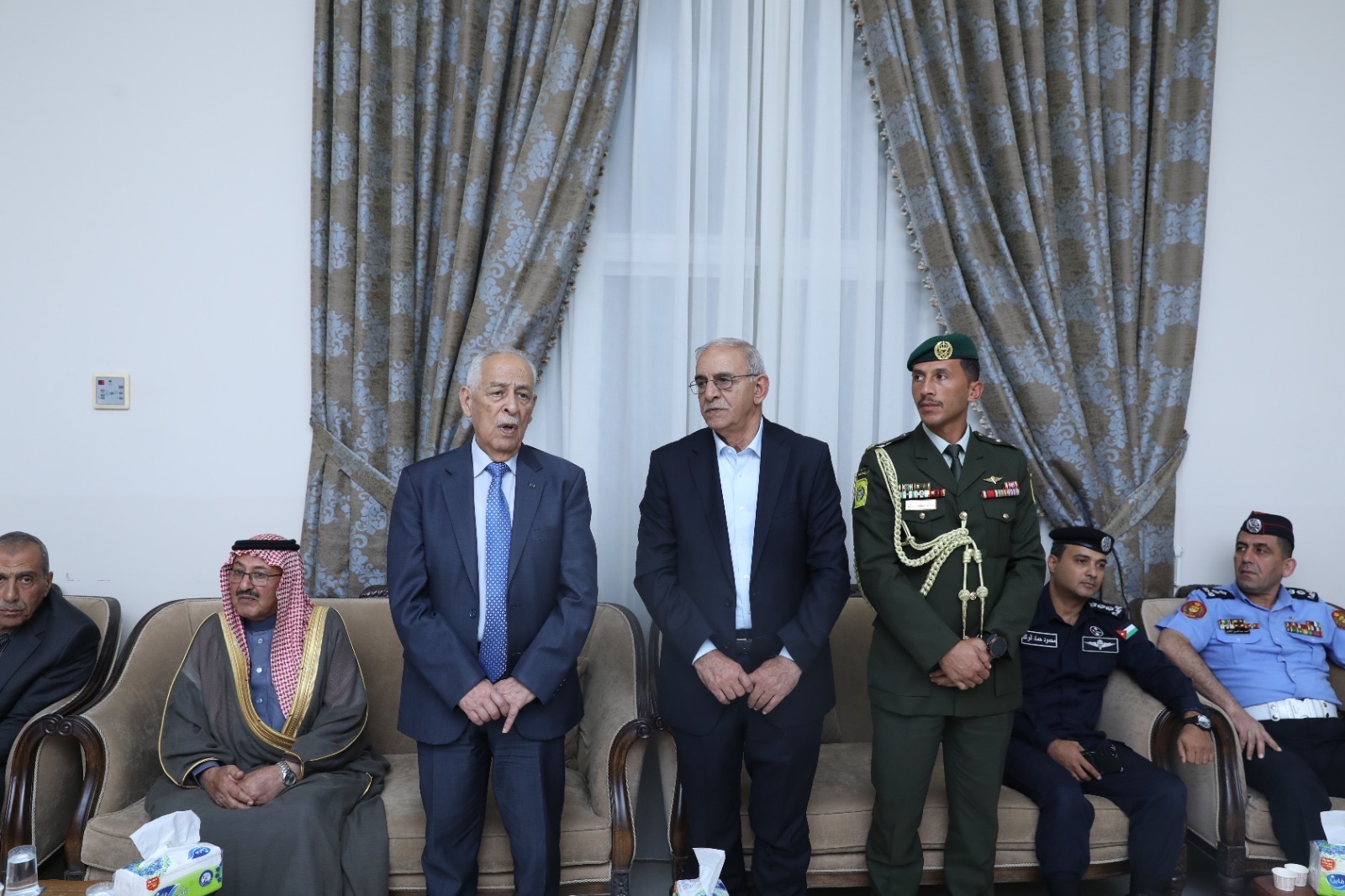 *مندوبا عن الملك وولي العهد. العيسوي يقدم واجب العزاء لــ(6) عشائر أردنية*