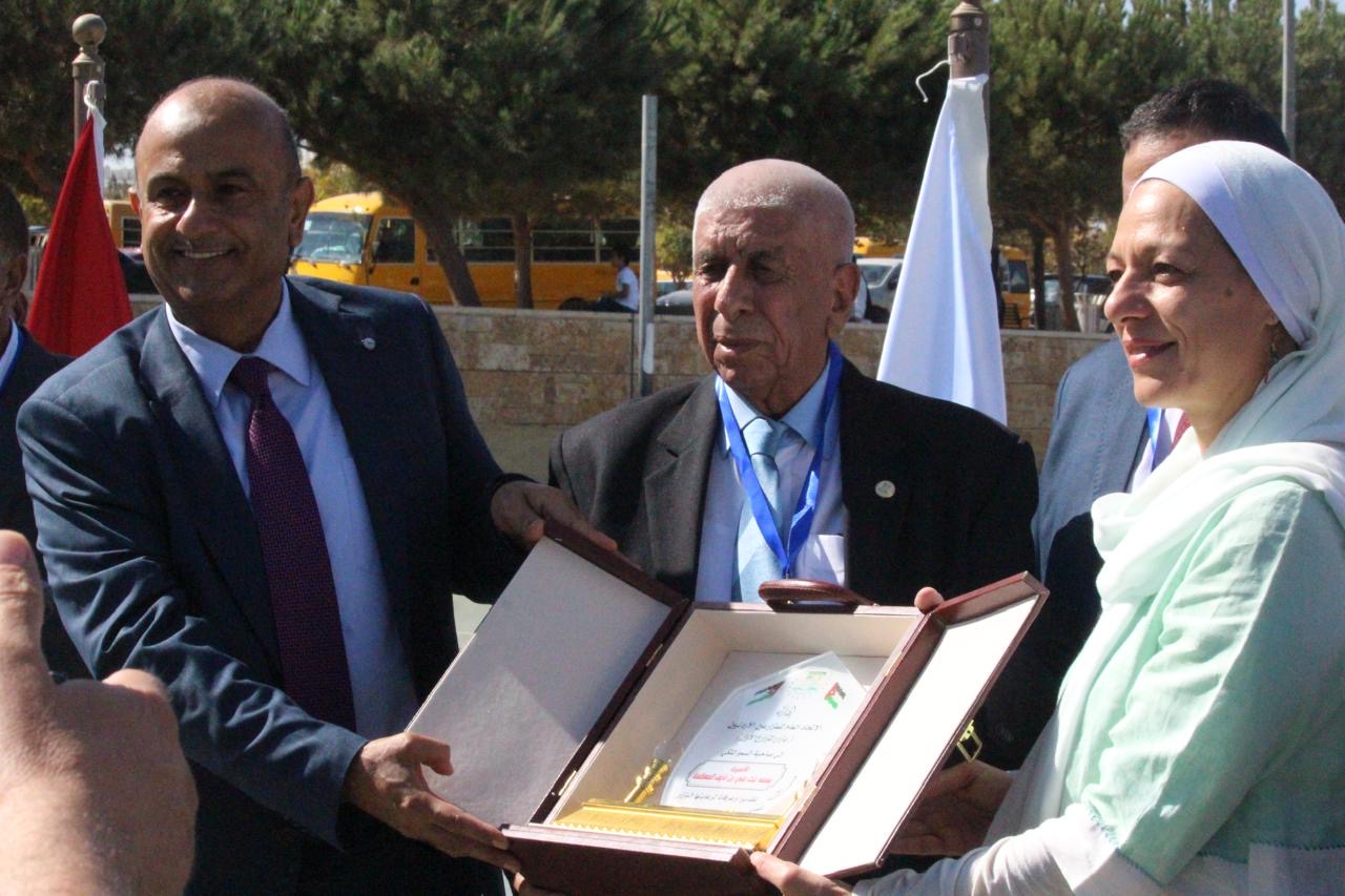 الأميرة بسمة بنت علي تفتتح بازار المزارع في حدائق الملك عبدالله الثاني .. فيديو وصور