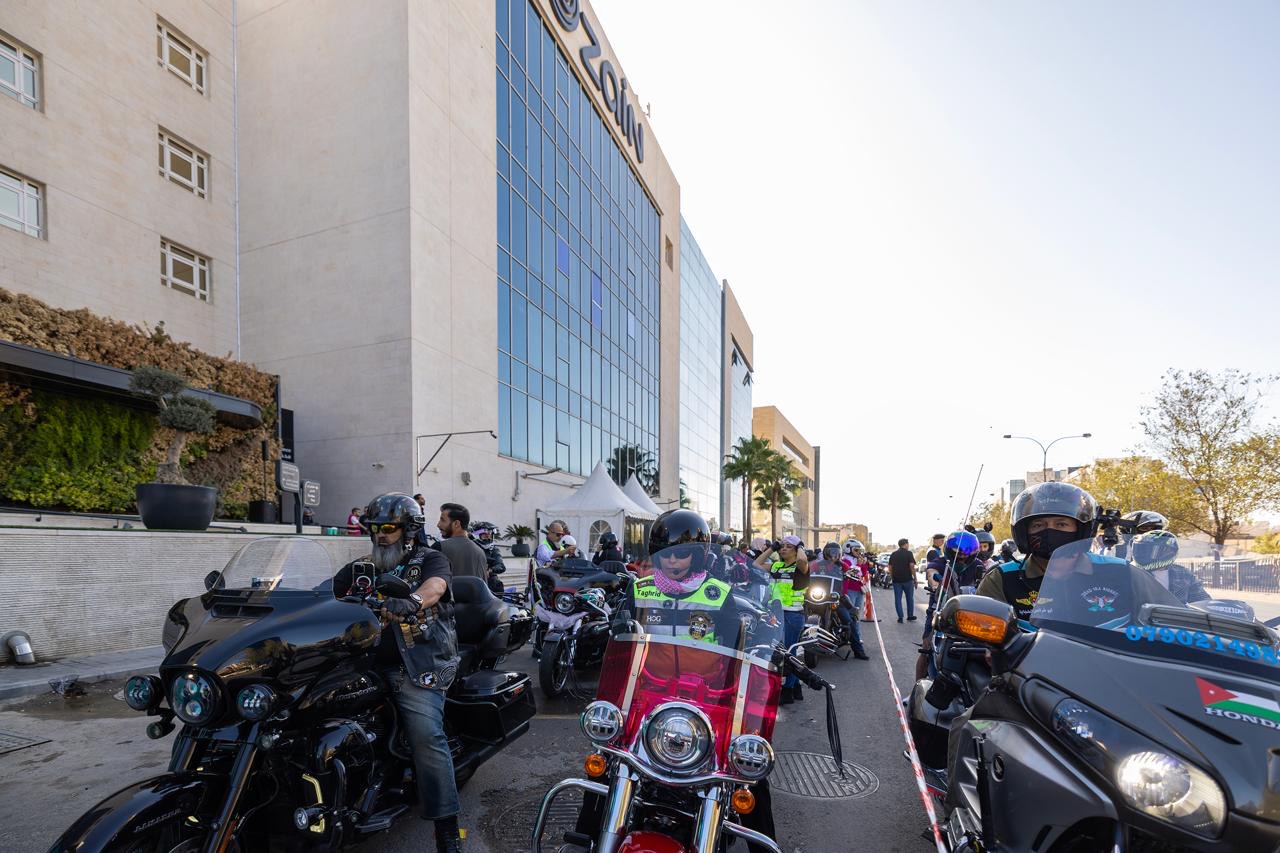 زين تستضيف انطلاقة مسيرة "سيدات هارلي" لدعم مصابات السرطان من غزة