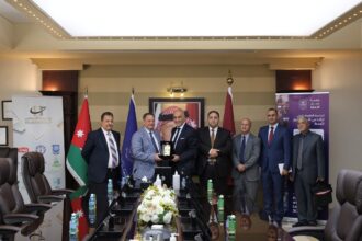 عمان الأهلية توقع مذكرة تفاهم مع المنظمة الحقوقية رين كوليكتيف