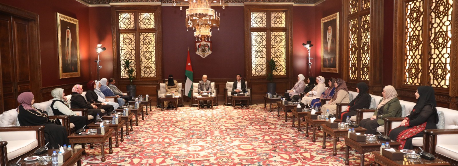 صورة حول : رئيس الديوان الملكي يلتقي وفدًا من مبادرة "نشميات العقبة"صور" رئيس الديوان الملكي يلتقي وفدًا من مبادرة "نشميات العقبة"صور"