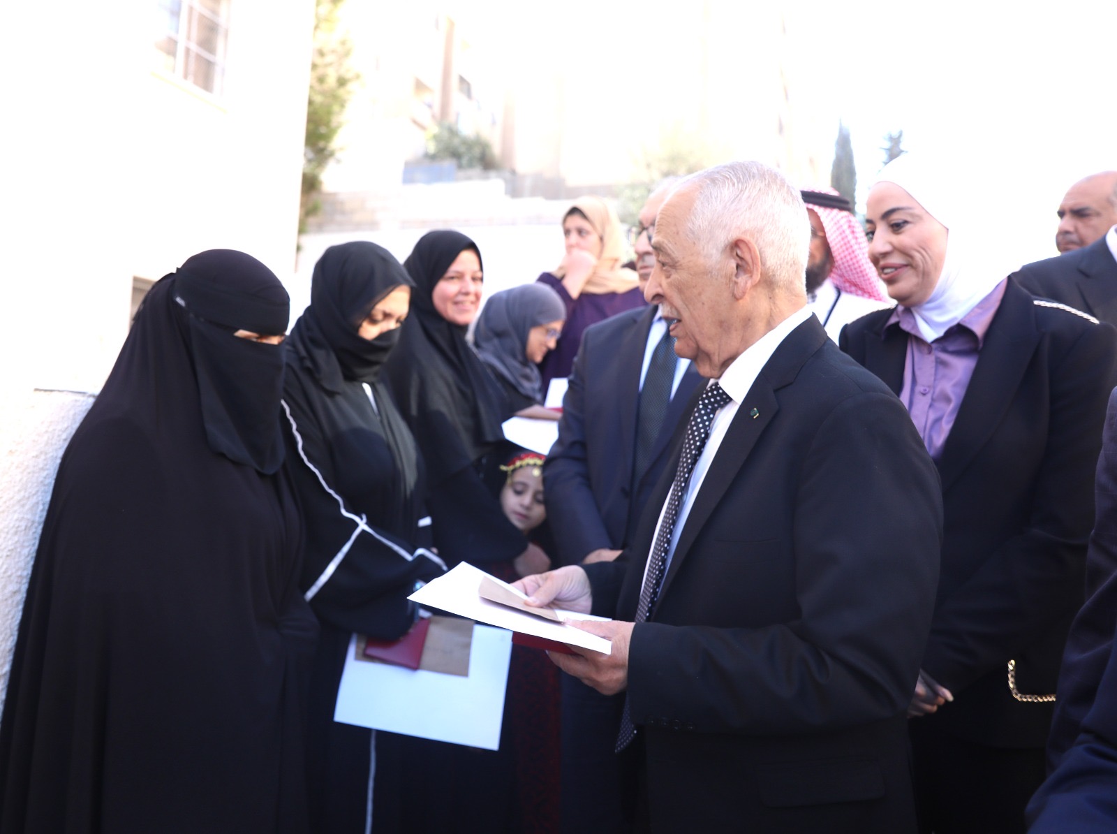 تسليم 10 شقق سكنية للأسر العفيفة في أبو علندا ضمن مبادرة مساكن الأسر العفيفة