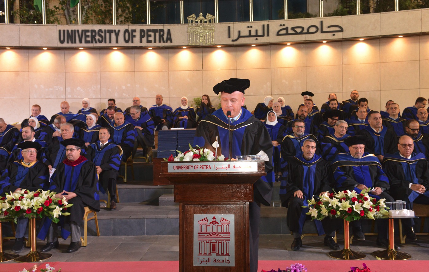 جامعة البترا تحتفل بتخريج الفوج الحادي والثلاثين للفصل الصيفي2024/2025