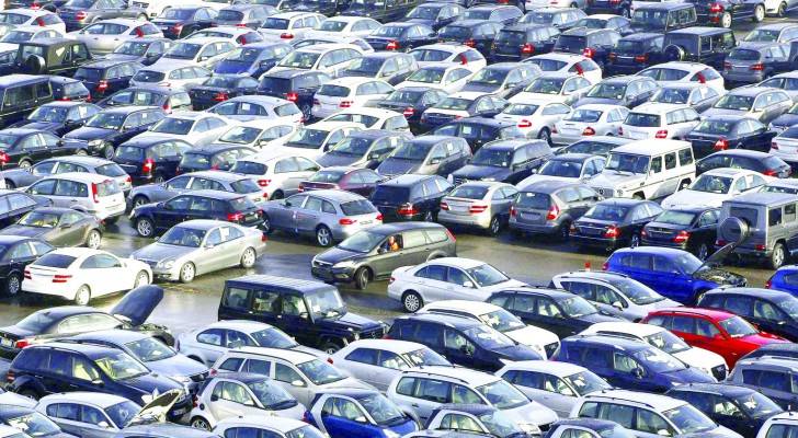 عاجل | المومني يحسم الجدل حول قرار وقف التخليص على السيارات