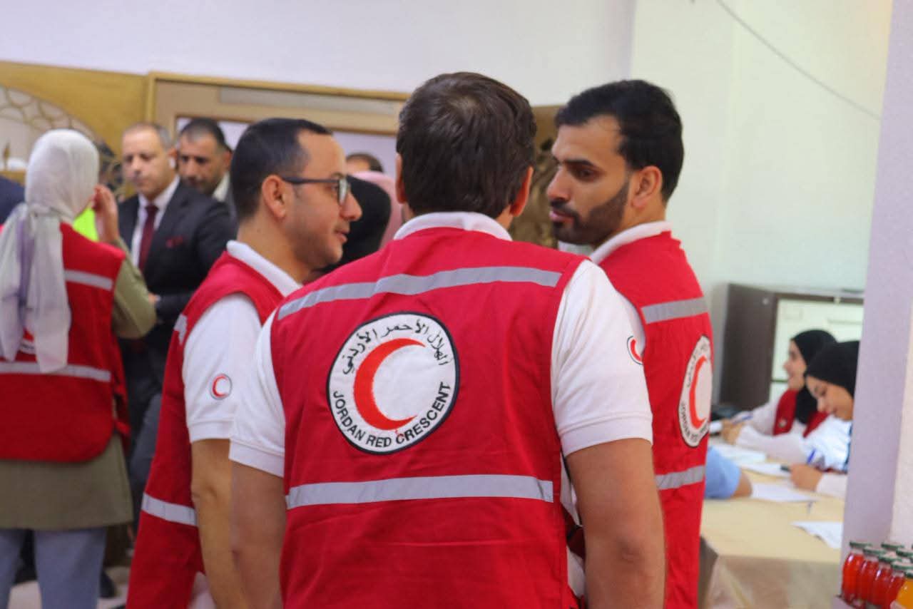 الهلال الأحمر الأردني فرع الطفيلة يشارك بحملةالتبرع بالدم