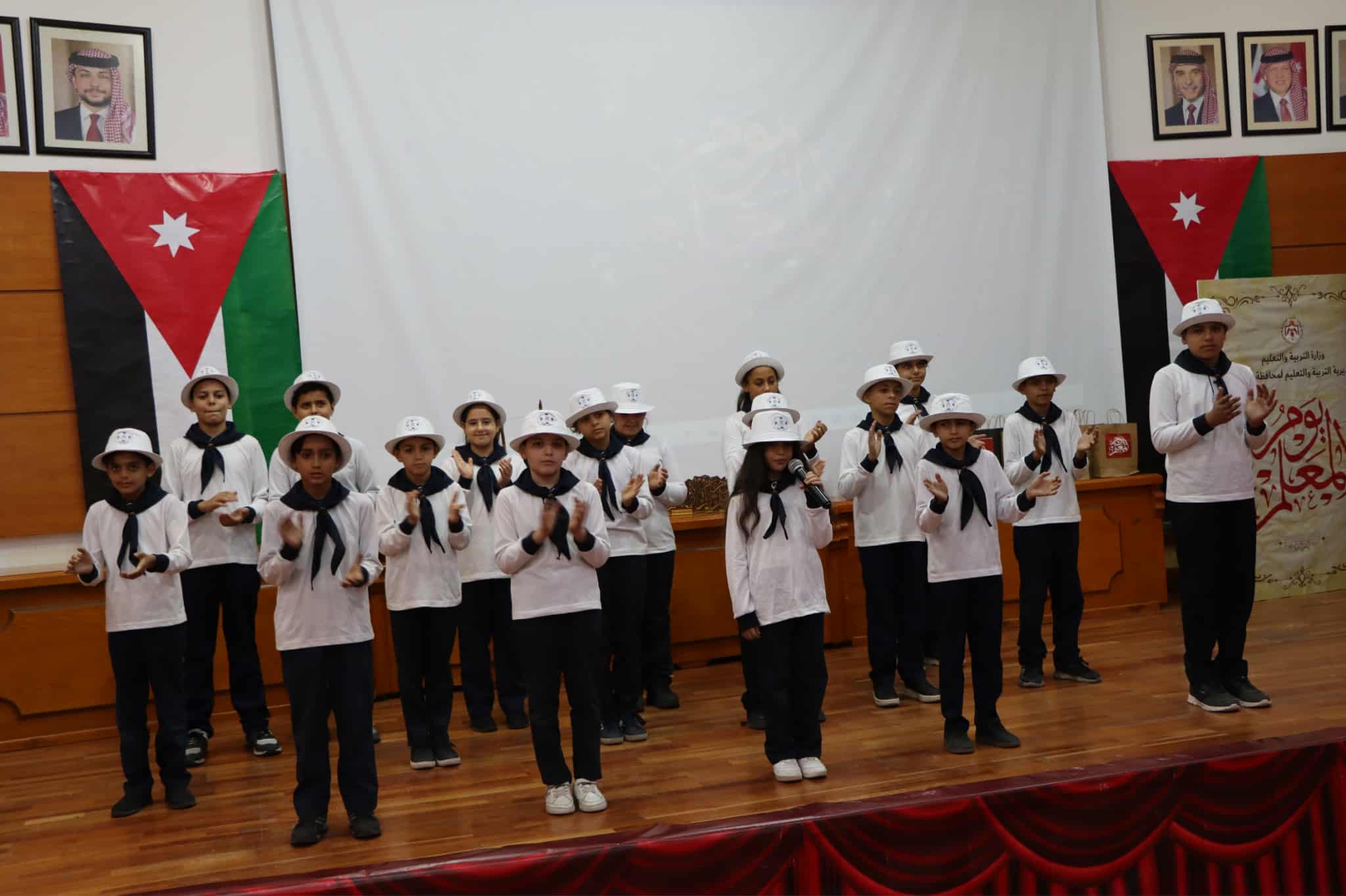 تربية العقبة تحتفل بيوم المعلم العالمي"صور"