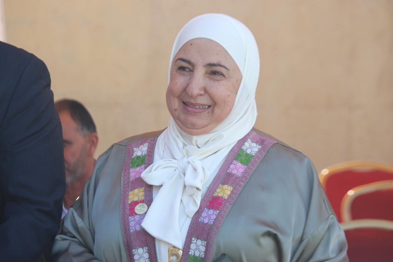 الأميرة بسمة بنت علي تفتتح بازار المزارع في حدائق الملك عبدالله الثاني .. فيديو وصور