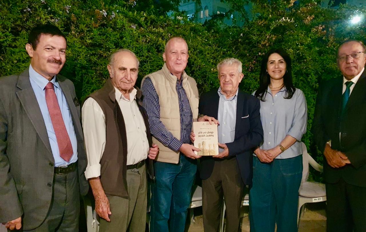 اللقاء الثقافي في صالون الدكتور بستاني لتكريم عالم الآثار الدكتور زيدان كفافي