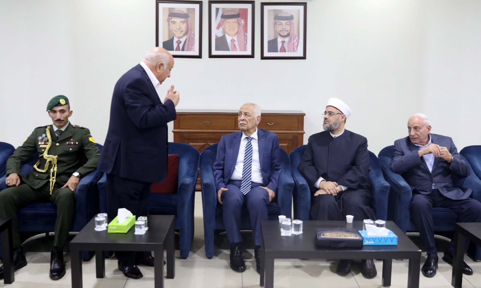 مندوبا عن الملك وولي العهد. العيسوي يعزي عشيرتي أبو الغنم والمبيضين والجندي