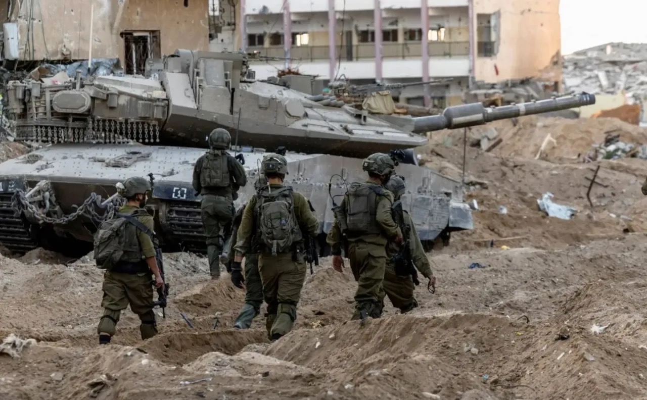 صورة حول : الاحتلال الإسرائيلي يبدأ انسحاباً محدوداً من القطاع الاحتلال الإسرائيلي يبدأ انسحاباً محدوداً من القطاع