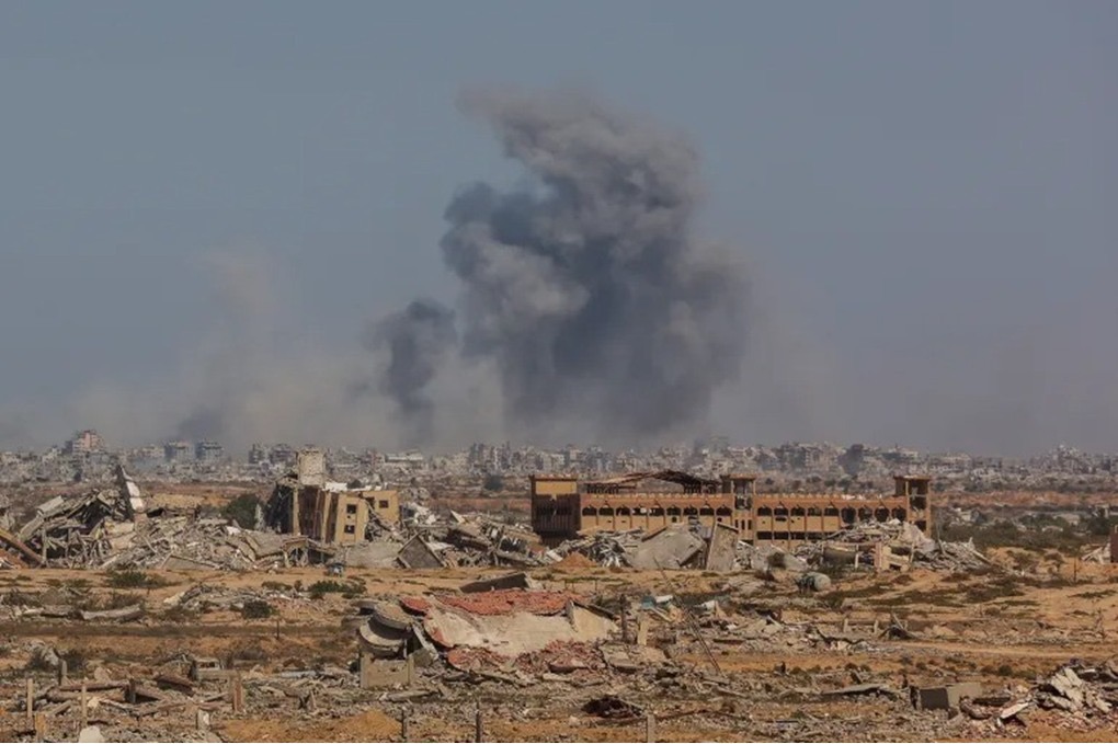 صورة حول : عاجل | استشهاد 12 فلسطينياً بنيران الاحتلال الإسرائيلي في غزة عاجل | استشهاد 12 فلسطينياً بنيران الاحتلال الإسرائيلي في غزة