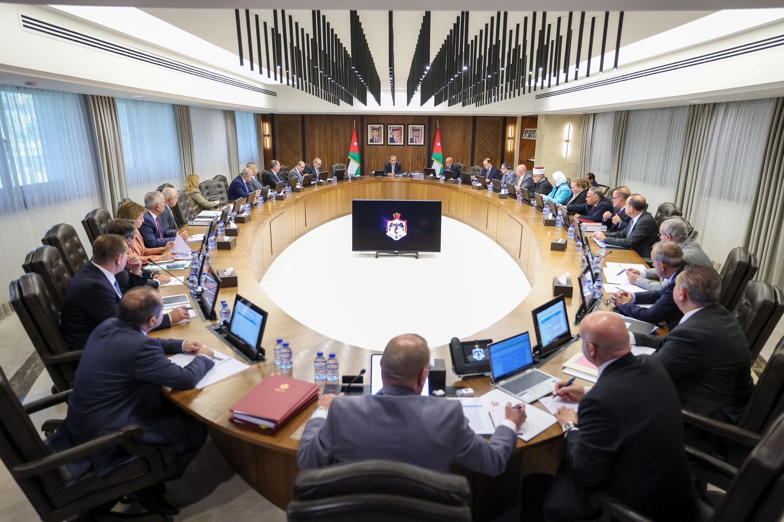 صورة حول : مجلس الوزراء: استثمارات جديدة في الطاقة والتعدين والزراعة والأصول الافتراضية.. مجلس الوزراء: استثمارات جديدة في الطاقة والتعدين والزراعة والأصول الافتراضية..