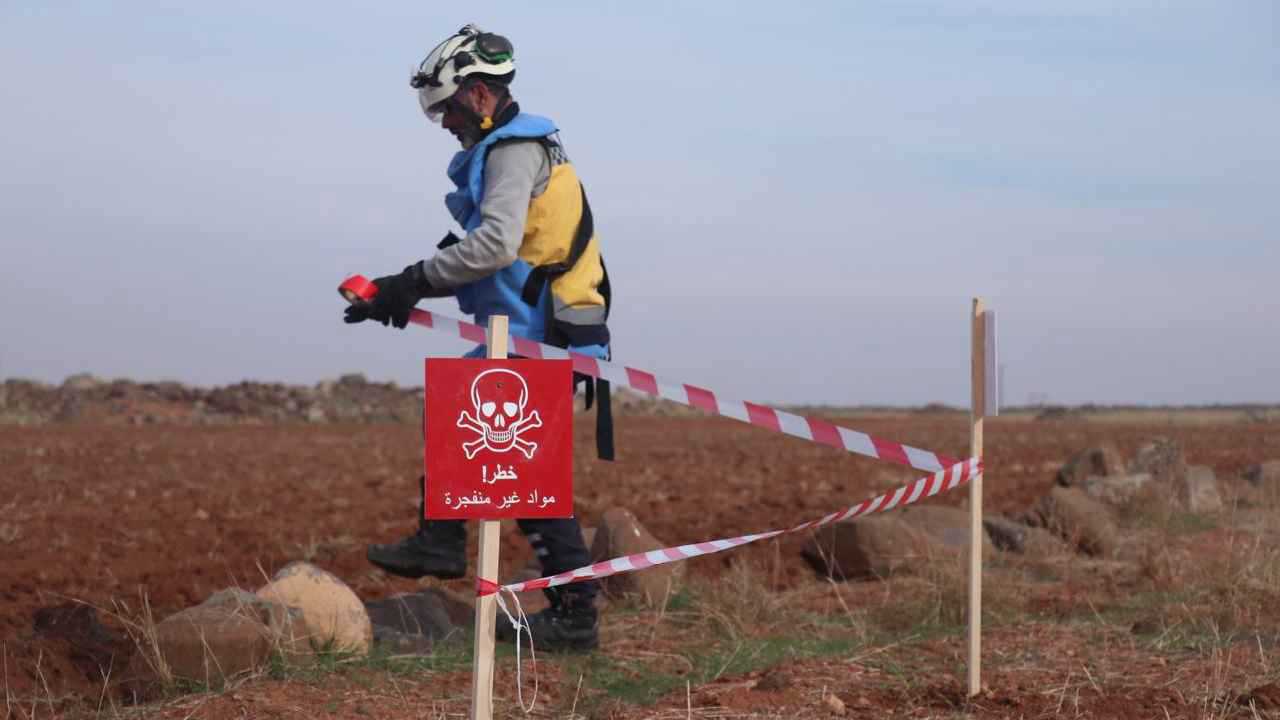 لعبة تتحول إلى مأساة.. قنبلة تنفجر بأيدي أطفال