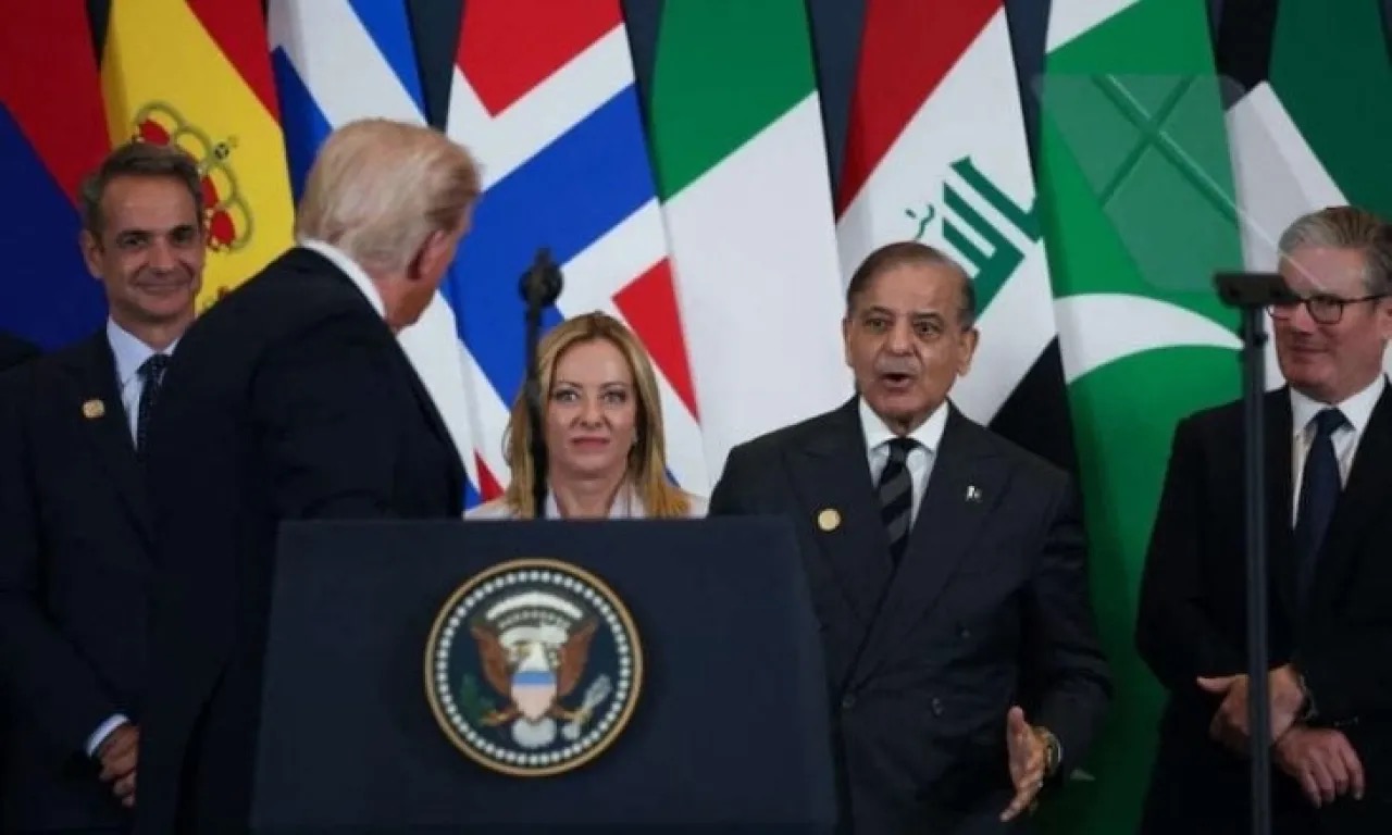 صورة حول : ترمب يغازل رئيسة وزراء إيطاليا .. هل يزعجك إذا قلت إنك جميلة؟ ترمب يغازل رئيسة وزراء إيطاليا .. هل يزعجك إذا قلت إنك جميلة؟