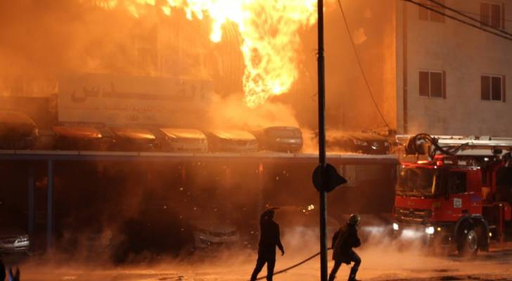 صورة حول : عاجل | حريق ضخم يندلع في مستودعات الصرف الصحي في إربد عاجل | حريق ضخم يندلع في مستودعات الصرف الصحي في إربد