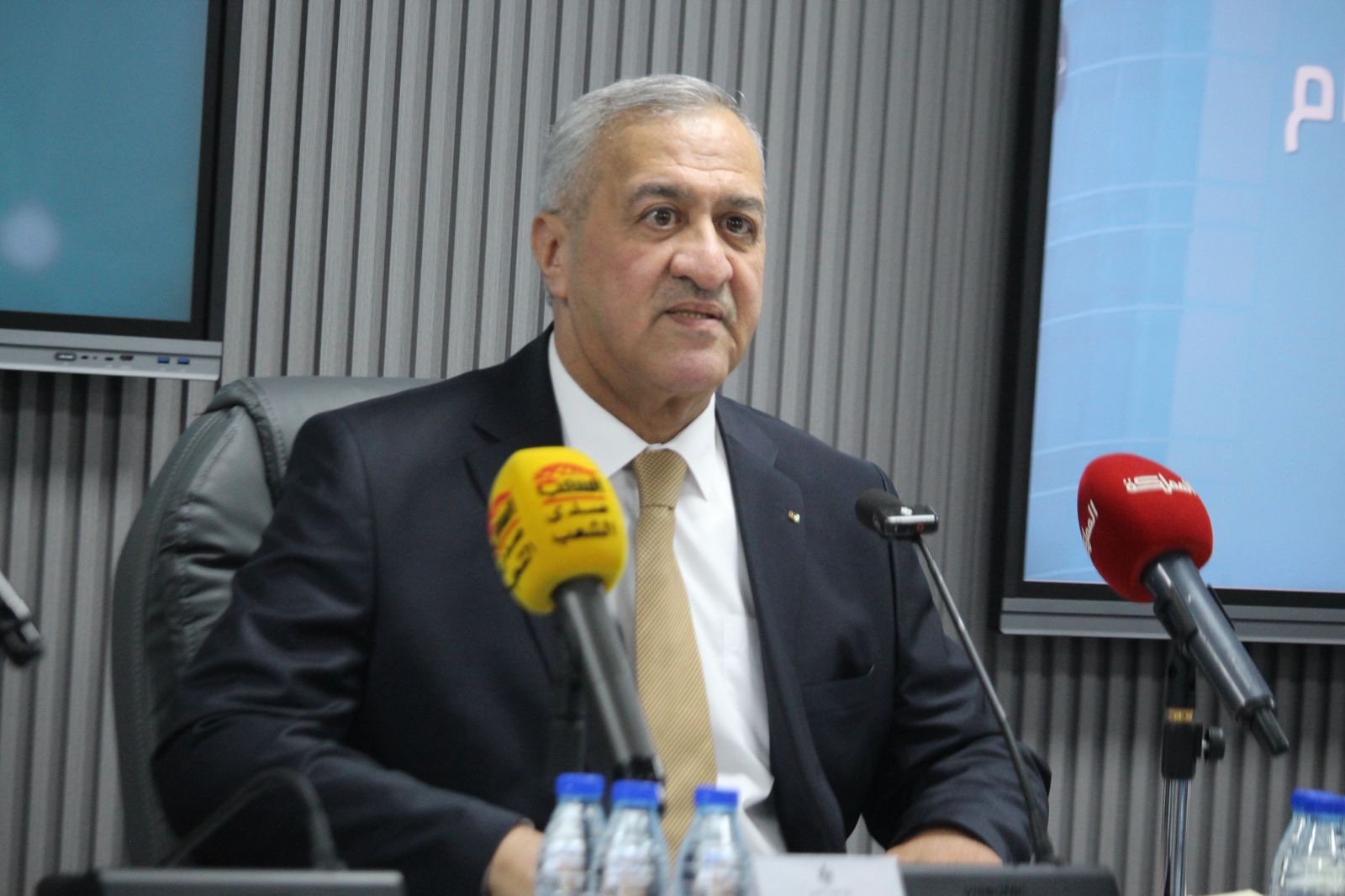 الضمان للمواطنين: أموالكم بخير (صور)