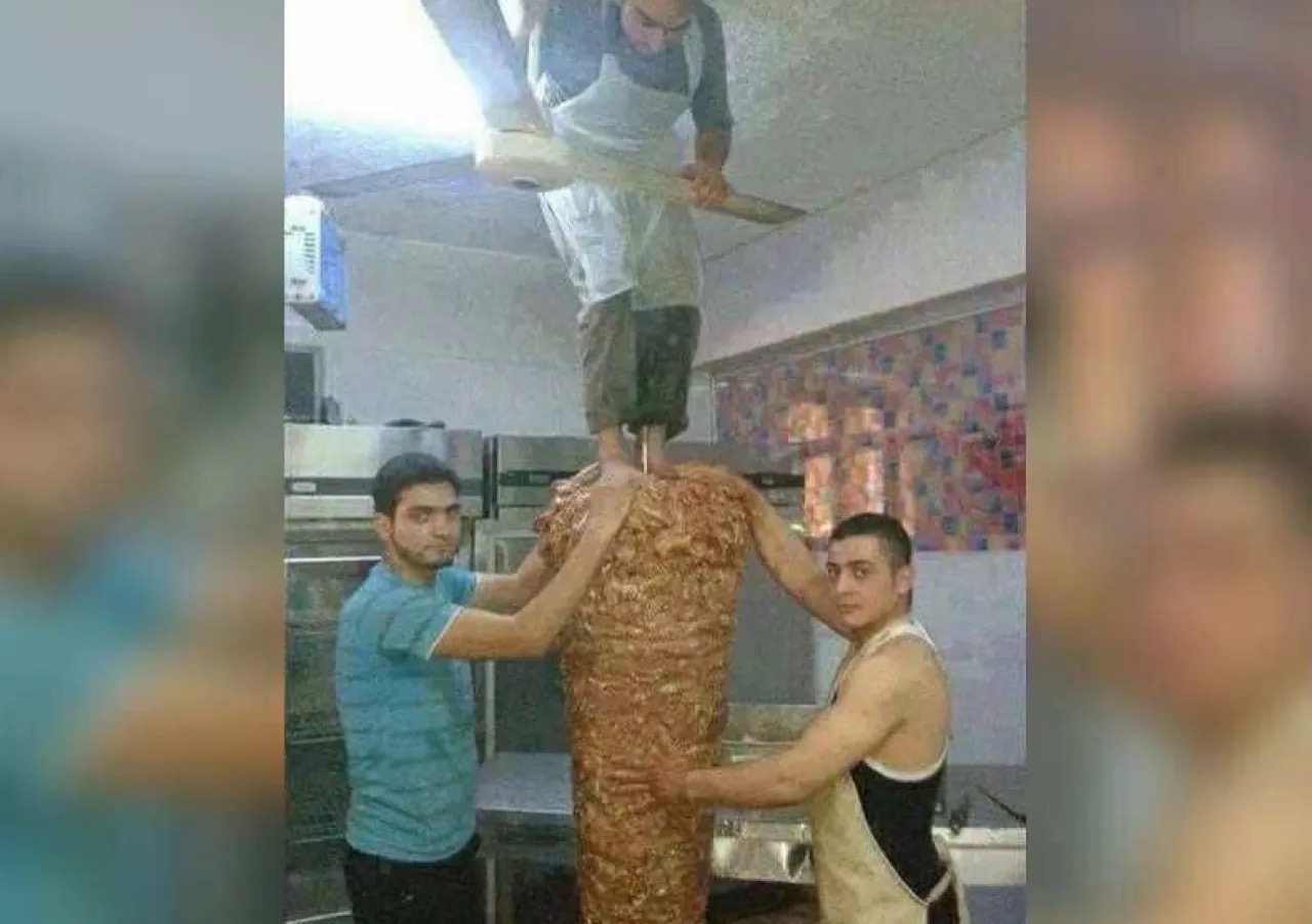 صورة حول : عاجل | الأردنيون يطالبون بخفض أسعار الشاورما بعد تراجع كُلف الدجاج واللحوم عاجل | الأردنيون يطالبون بخفض أسعار الشاورما بعد تراجع كُلف الدجاج واللحوم