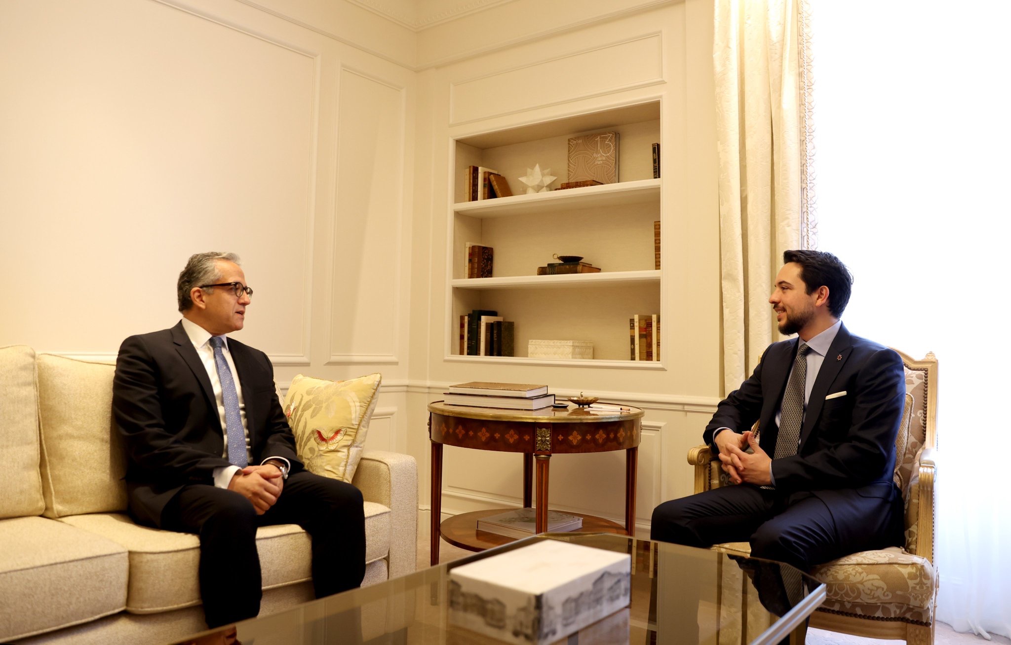 عاجل |ولي العهد يلتقي المدير العام المنتخب لليونسكو