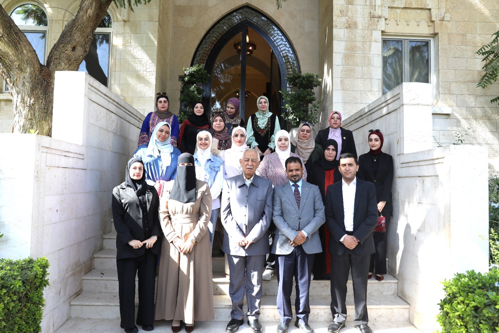 صورة حول : رئيس الديوان الملكي يلتقي وفدًا من مبادرة "نشميات العقبة"صور" رئيس الديوان الملكي يلتقي وفدًا من مبادرة "نشميات العقبة"صور"