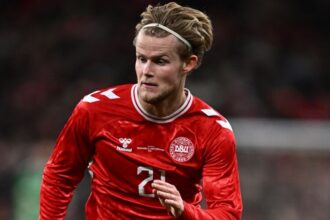 يوفنتوس يستهدف تعزيز خط الوسط بمورتن هولماند في الشتاء