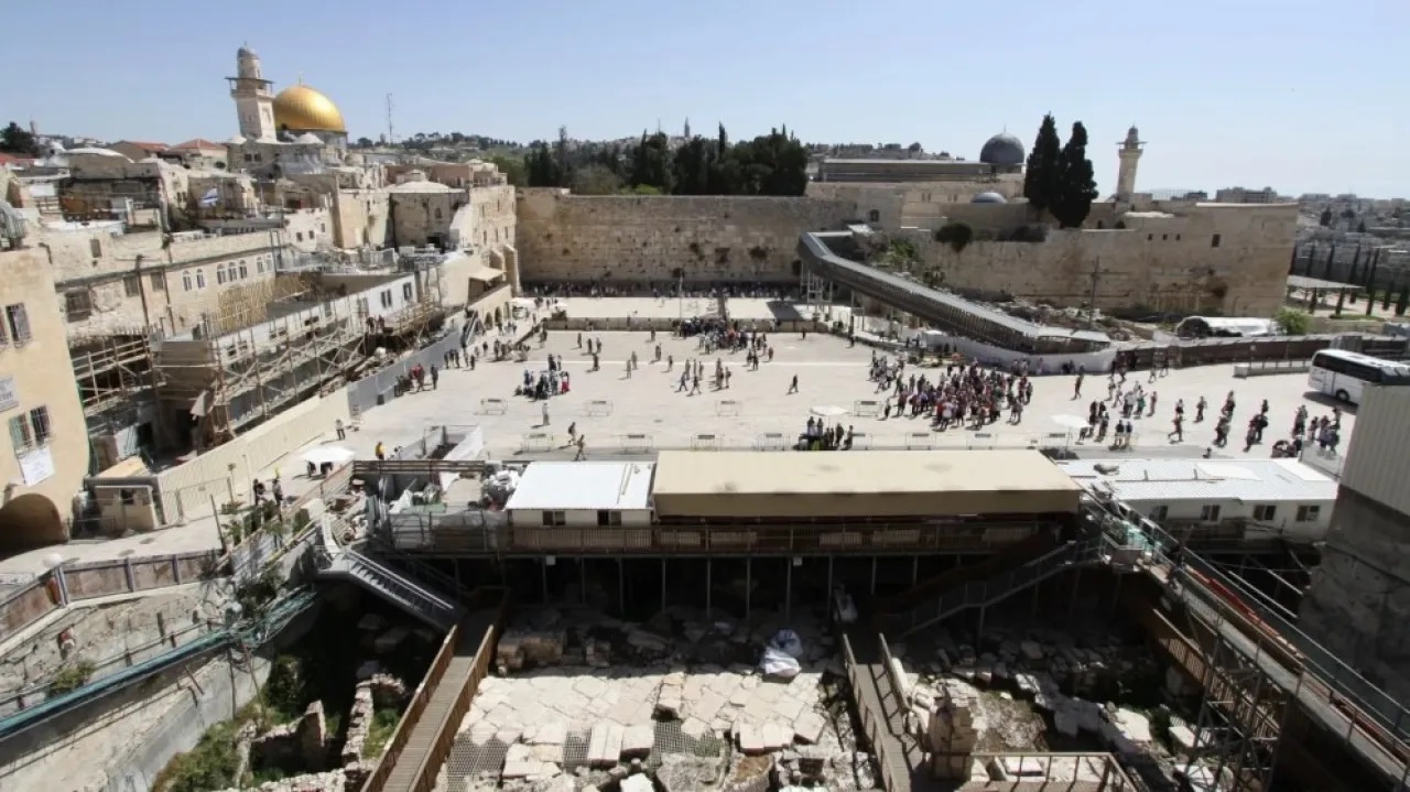 مستشار محافظة القدس: مئات الأنفاق والآبار أسفل المدينة