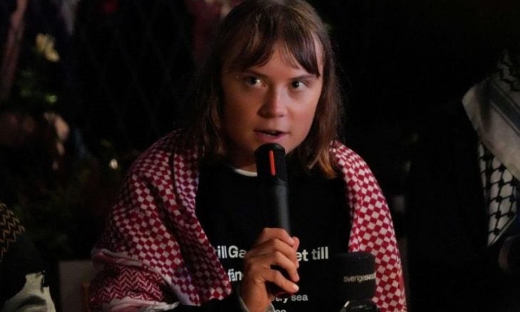 تهديد بالقتل وغاز سام .. الناشطة السويدية تكشف تفاصيل احتجازها في إسرائيل