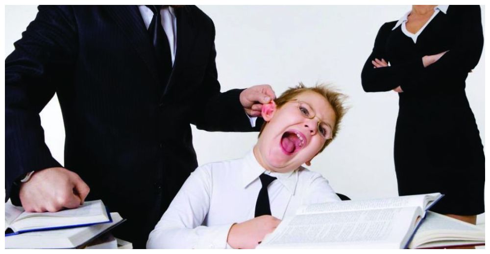 عاجل | معلمون يعتدون جسديًا ونفسيًا على طالب في مدرسة خاصة ويُنقل للمستشفى بالاردن