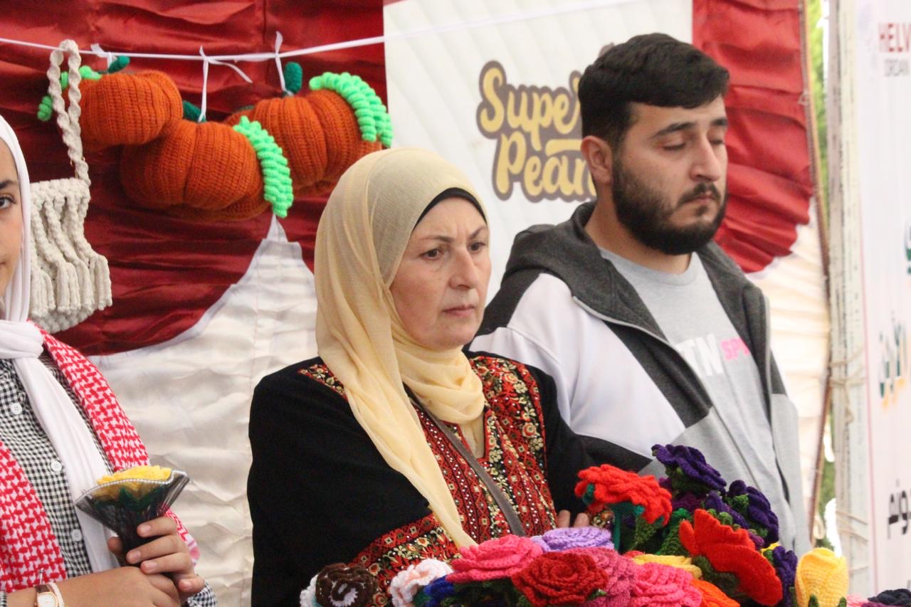 الأميرة بسمة بنت علي تفتتح بازار المزارع في حدائق الملك عبدالله الثاني .. فيديو وصور