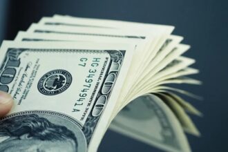 الدولار يقفز لأعلى مستوى في 3 أشهر مدفوعًا بتراجع الين