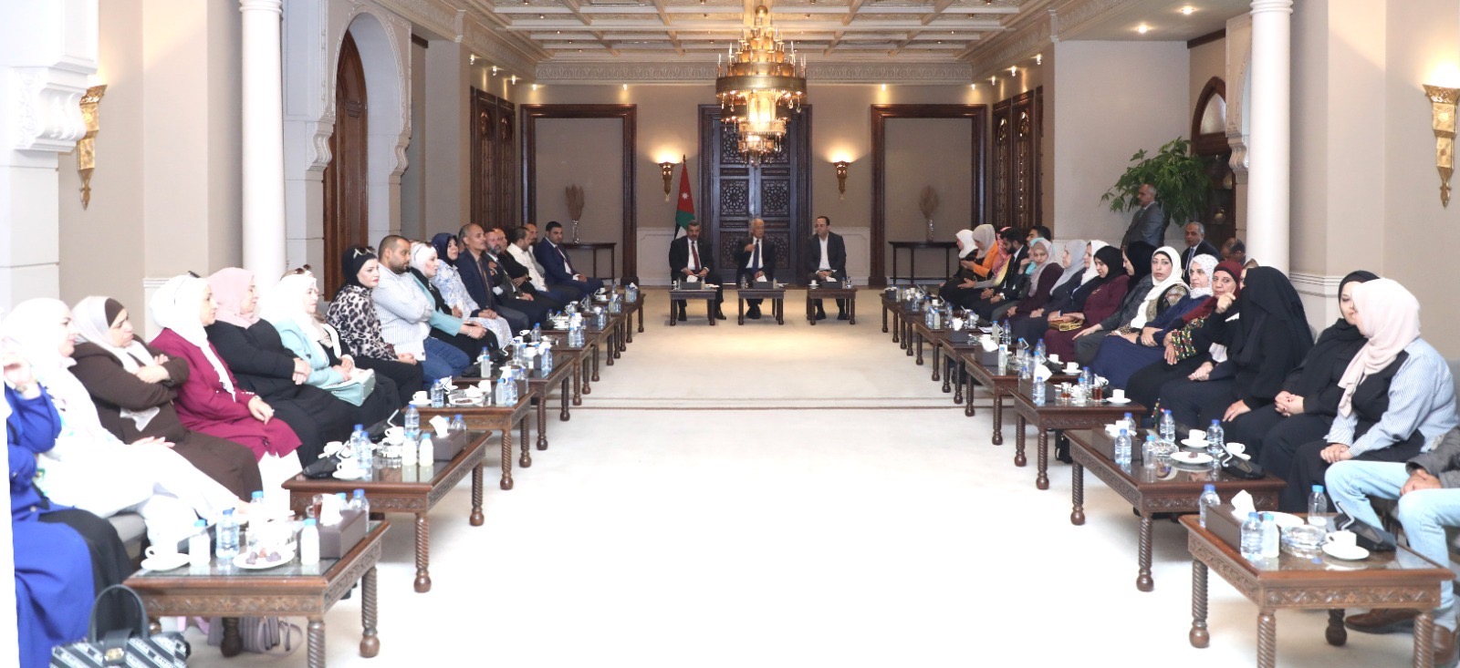 صورة حول : العيسوي: الأردن يمضي بثبات خلف رؤية ملكية استشرافية ويصنع من العواصف فرصًا للبقاء والريادة العيسوي: الأردن يمضي بثبات خلف رؤية ملكية استشرافية ويصنع من العواصف فرصًا للبقاء والريادة