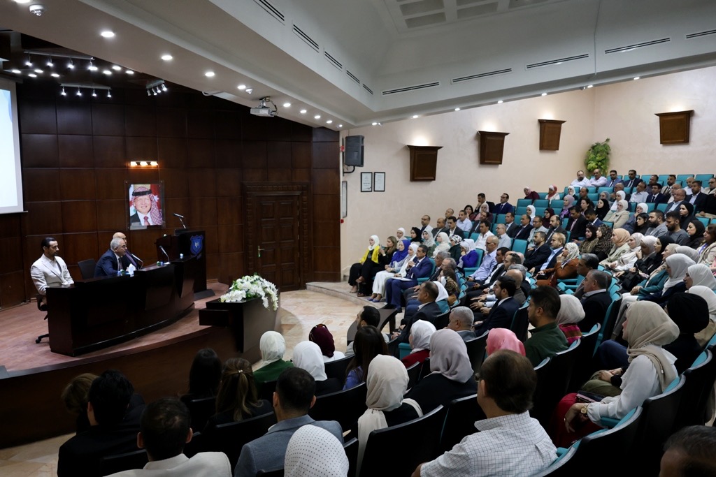 صورة حول : رئيس عمان الأهلية يلتقي أعضاء الهيئة التدريسية القدامى والجدد رئيس عمان الأهلية يلتقي أعضاء الهيئة التدريسية القدامى والجدد
