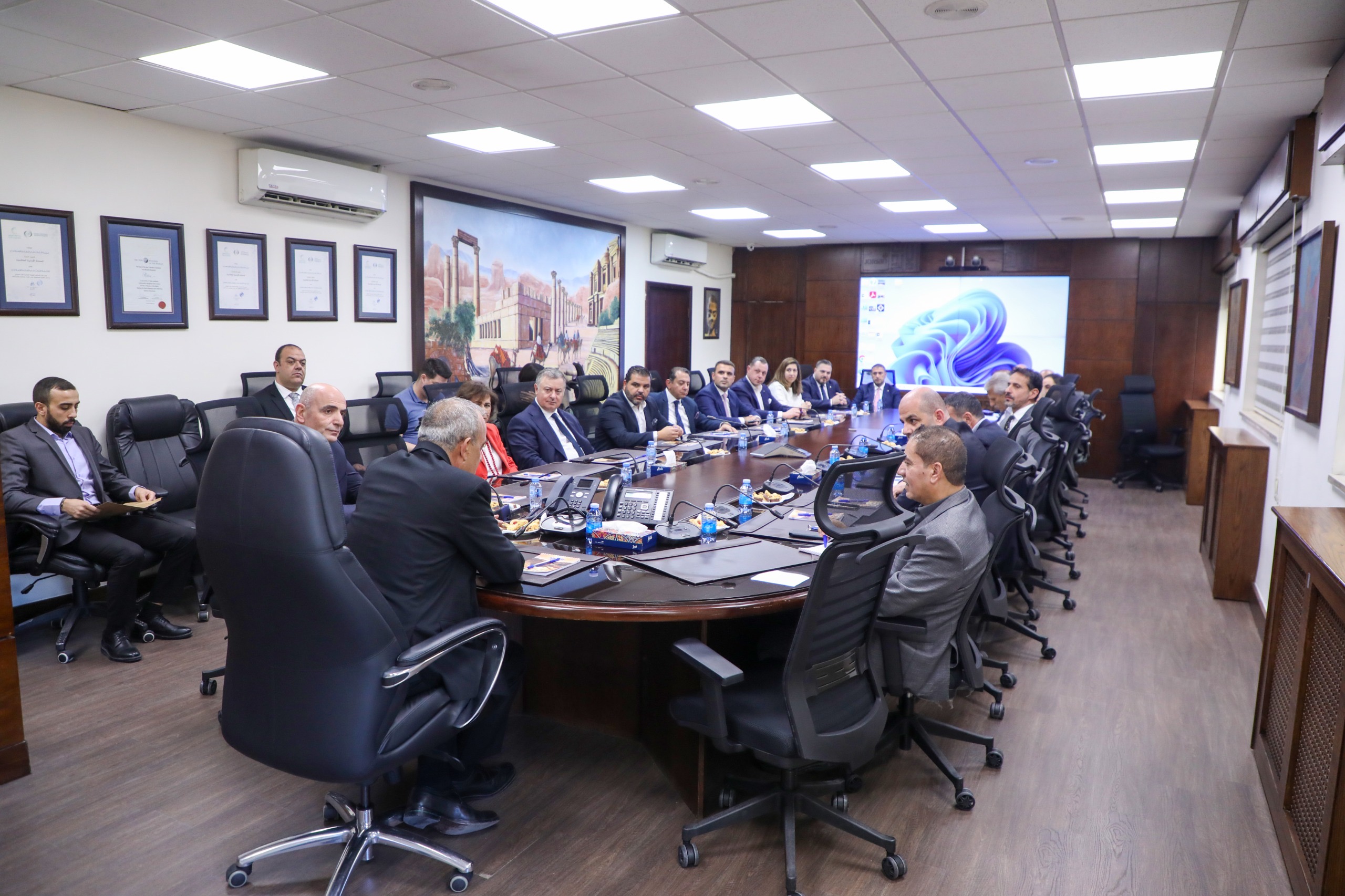 وزير السياحة والآثار يلتقي مديري فنادق الخمس نجوم